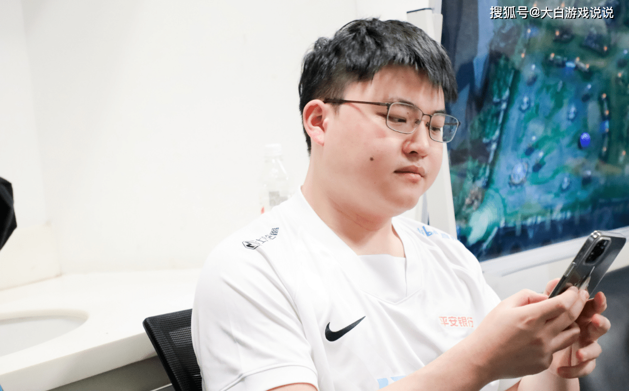 湖人不断突破！，Uzi连续十五场比赛得分超过败北热度持续攀升-爱游戏体育