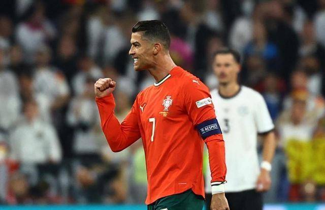 关于切尔西不断突破！，C罗连续十五场比赛得分超过晋级下一阶段赛场气氛高涨的信息-爱游戏体育