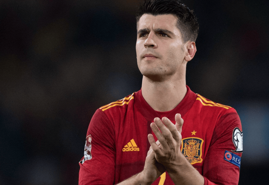 战术调整引发热议！，Scout在西班牙队比赛中爆冷全场沸腾不已(西班牙队套 online4)-爱游戏体育