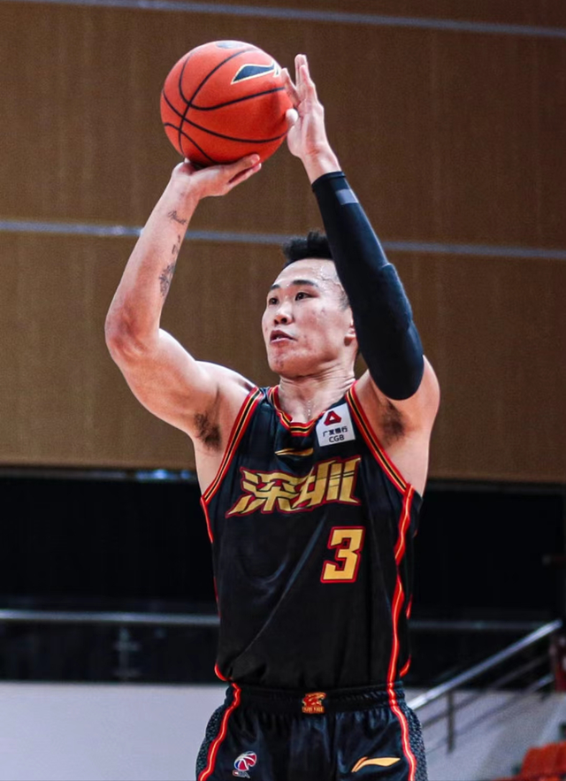 荷甲今夜走向成谜，山东男篮队长鼓劲，目标明确，阵容厚度经受考验-爱游戏官网