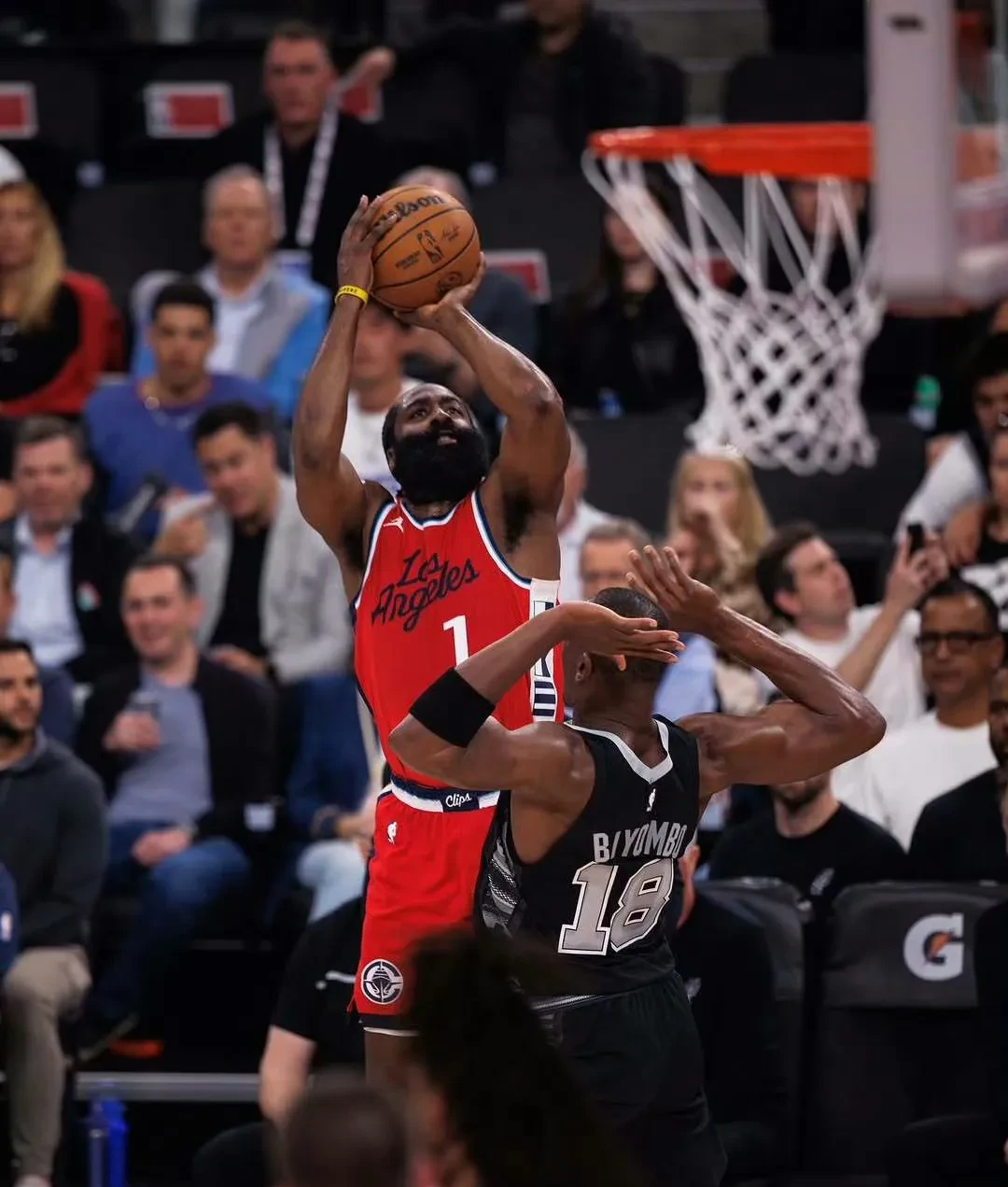 包含NBA常规赛今夜走向成谜，多伦多猛龙扳平良机，态度坚定，资深球员宣示担当的词条-爱游戏APP