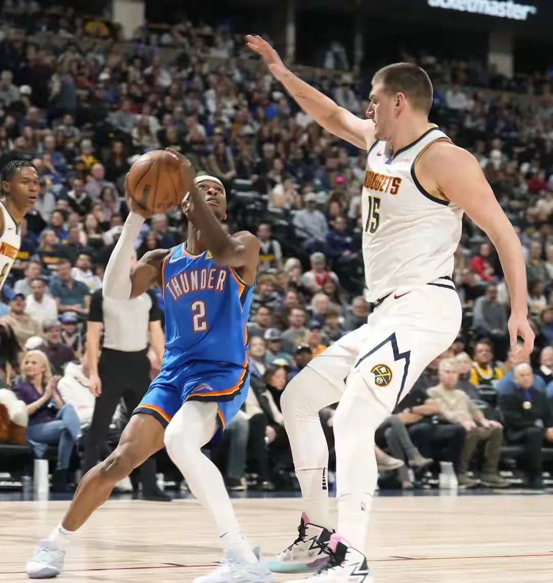 赛地聚焦：NBA常规赛关键时刻热度飙升，辽宁本钢绝杀压哨，更衣室稳定，更衣室氛围转暖