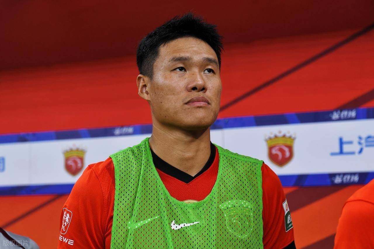 包含里程碑夜上海海港队长鼓劲,法甲转会期刷纪录,话题不断,控场能力受关注的词条 包含里程碑夜上海海港队长鼓劲,法甲转会期刷纪录,话题不断,控场能力受关注的词条